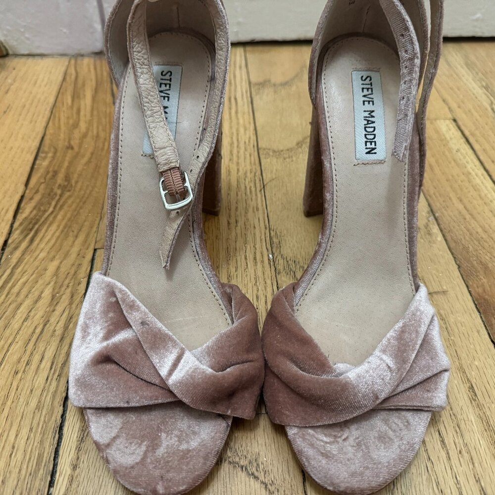 Steve Madden Pink Velvet Pumps (9)